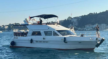 Luxury Bosphorus yacht tour istaur travel